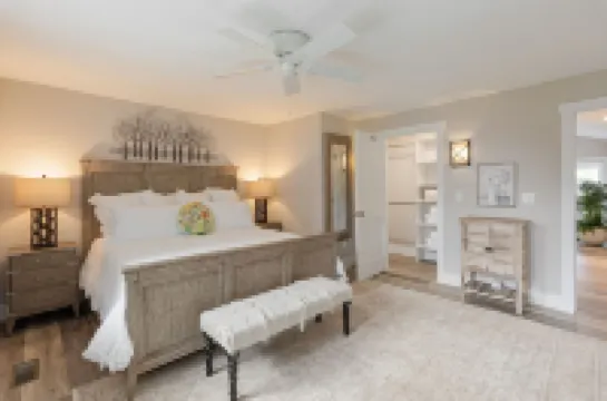 Newly renovated, convenient to area attractions yet very serene