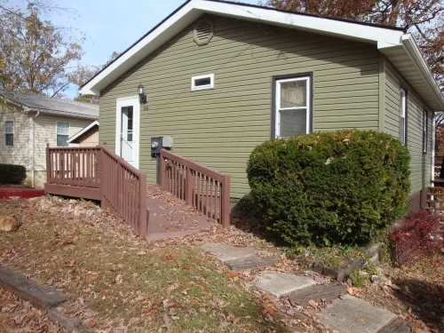 NEW LISTING Lake view cabin, close to Captain Ron's Resort, Lake of the Ozarks
