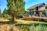 Beautiful Eagle Crest Condo, HOT TUB, 2 Bed/2 Bath