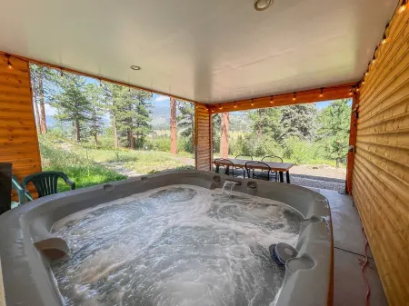 Mountain Cabin Overlooking Breathtaking Riverfront and Valley Views