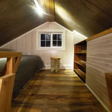 Charming Treehouse with Lake View and Access
