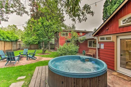 Redwood Home/Hot Tub/Near UofO and River Path. Отели рядом с достопримечательностью «Jordan Schnitzer Museum of Art»