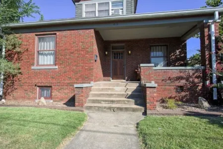 Cozy Historic Downtown Edwardsville Charmer