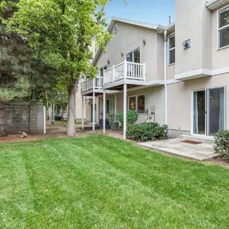 Renovated Modern Townhome in the heart of Holladay