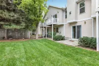 Renovated Modern Townhome in the heart of Holladay