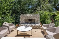 Skiers private retreat- sauna, fireplaces, hot tub