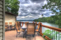 6100 sf, Beds for 32, Hot Tub, Theatre, Game Rm , Entertainers Dock, 310' Shore