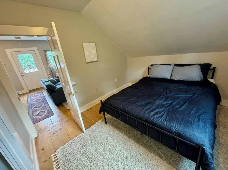 Bradford VT Apt  I-91 Access + Wi-Fi + Parking