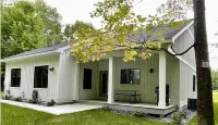 FALL SPECIAL: Book 2 nights / get 1 free! Sleeps 10-Near dwntwn NOV-APRIL CLEAN!