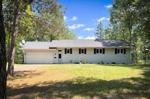 Your Great Escape Lake Home- Pet Friendly with Lake Access! Sleeps 10!