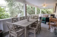 🏡Central Nags Head⛱ Walk to the Beach or Sound🐕‍🦺Dog Friendly🐶Fenced In Yard