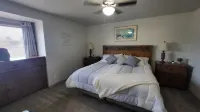 Quiet Neighborhood! - HOT TUB Retreat!