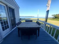 Beach House Getaway, exclusive location on "Chesapeake Bay" with private beach Hotel a Piankatank