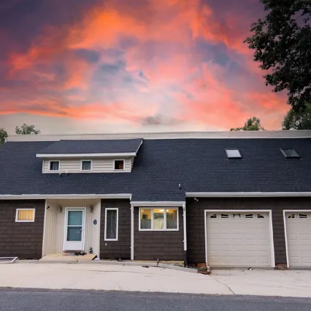 Lakefront Home- 7 bedroom 4.5 bath- Sleeps 16 + Game Room, PS-4 - Badin Lake, NC