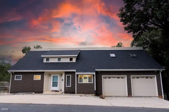 Lakefront Home- 7 bedroom 4.5 bath- Sleeps 16 + Game Room, PS-4 - Badin Lake, NC