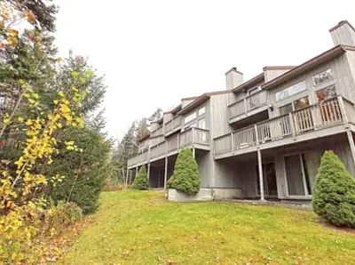 Walk to Ski Lifts with Perfect Location! 3 Bedroom Townhome plus Loft. Hotels near Snow Lake Lodge