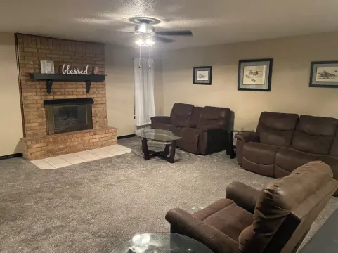 Family-sized home in quiet neighborhood in Weatherford, OK 韋瑟福德酒店