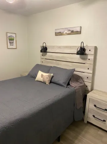 Quiet, peaceful little cabin just one mile from flowing wells marina