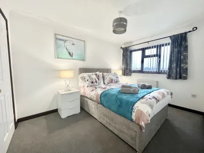 5 minute walk to beach, quite cul-de-sac location, parking for 3 cars Các khách sạn gần Sandown Beach