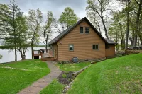 Beautiful Lakeside Cabin on Long Lake