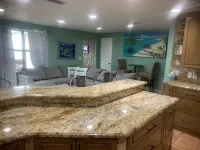 Cozy house centrally located. 3mls to beach,7mls to speedway. Pet friendly - Wi-Fi