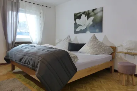 Bright, modern apartment with charm in Dahn Отели в г. Дан