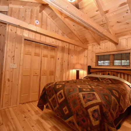 Rustic Lakefront Log Cabin Retreat w/Pontoon included Memorial to Labor Day