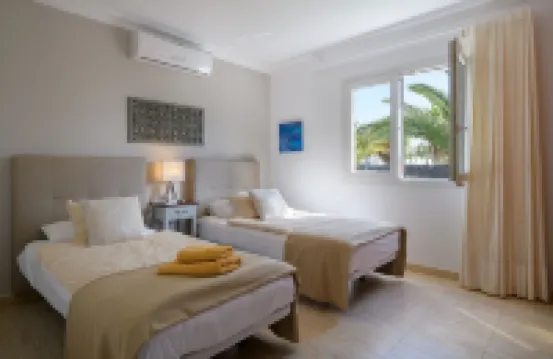 Private villa with pool and whirlpool in a quiet location