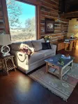 Loft cabin close to Pioneer Woman's Mercantile