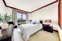 Incredible 3-bedroom villa with amazing secluded Lagoon in Ko Olina resort area. - Kitchen