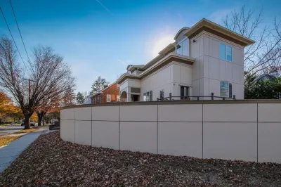 Luxury Condo 2br close to Metro & NIH Walter Rees/Sightseeing/Museums/Zoo/shops Hotels near Woodside Synagogue Ahavat Torah
