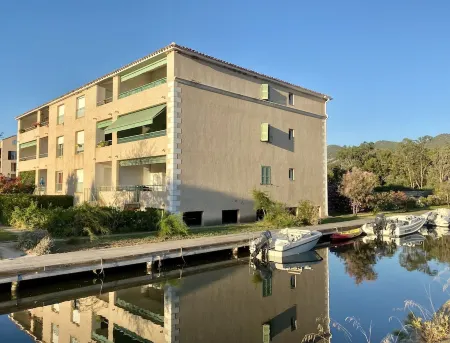 Apartment with Terrace, Garden and Parking Отели рядом с достопримечательностью «Port de plaisance Mare È Stagnu - Portu di turismu Mare È Stagnu»