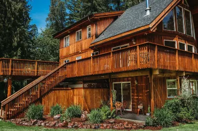 Private Mt Baker View, Hot tub, WIFI sleeps 12 베이커 호 주변 호텔