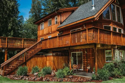 Private Mt Baker View, Hot tub, WIFI sleeps 12