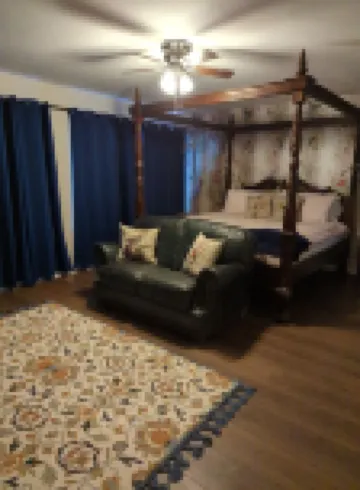 Lakefront, 8 beds, 3 bath, sleeps 18 , large living area, possible bunk room 槍管城酒店