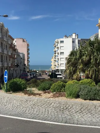 The Sables d'Olonne Footbridge Отели рядом с достопримечательностью «Quartier de l'Ile de Penotte»