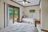 New Luxury Smoky Mountain Country Club Condo, Garage, Washer & Dryer, View!! - Parvekkeita