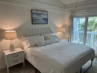 Family-Friendly Townhome with Resort Amenities Included - 1/2 Mile to Beach