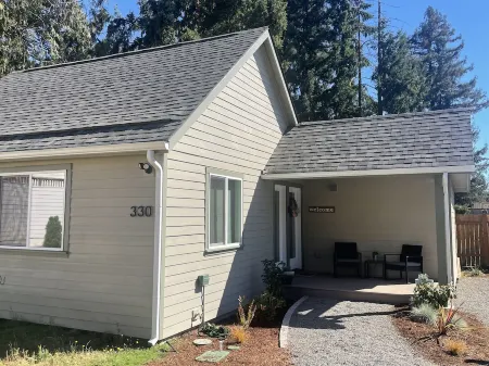 Modern & Charming Silverton Getaway Cottage- 1 mile from downtown!