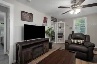 The Bear Den: Rehabbed Home Near the Branson Landing