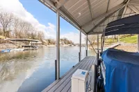Lakeside Comfort with Private Dock! Close to local marinas!!