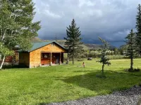 2 Private Cabins on an Secluded Acre, Walk to Restaurants, Fully Fenced Hotels in Apache County