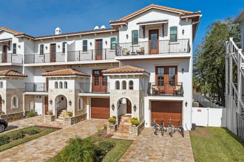 Luxury Villa • 4 Bedrooms & 4.5 Bathrooms • Easy Walk to Beach & Dining - 4-Star