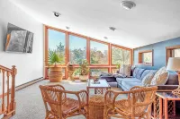 Sunny Hamptons Getaway With Pool 렘젠버그-스페옹크 호텔