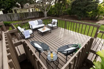 Blackrock Beach House with Private Beach Access The Playground 주변 호텔