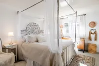 5 Acre Elegant Villa, Ebikes, Game Room, Huge Tent, and Walk to JT National Park Hotel dekat Old Schoolhouse Museum