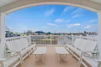 Steps to Beach: Ocean Views, 5 Decks, 3 Cars, Loaded with Amenities! - 3 stjerner
