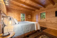 Lake front, hot tub, kayak, paddle board, Dogs, Mount Desert Island, Bar Harbor!