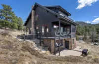 Mountain Home- Spectacular Views of Long's Peak- 10 minutes to town-3 full bath