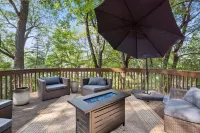 Woodsy Retreat: Chef's Kitchen, Dance Room & Gym